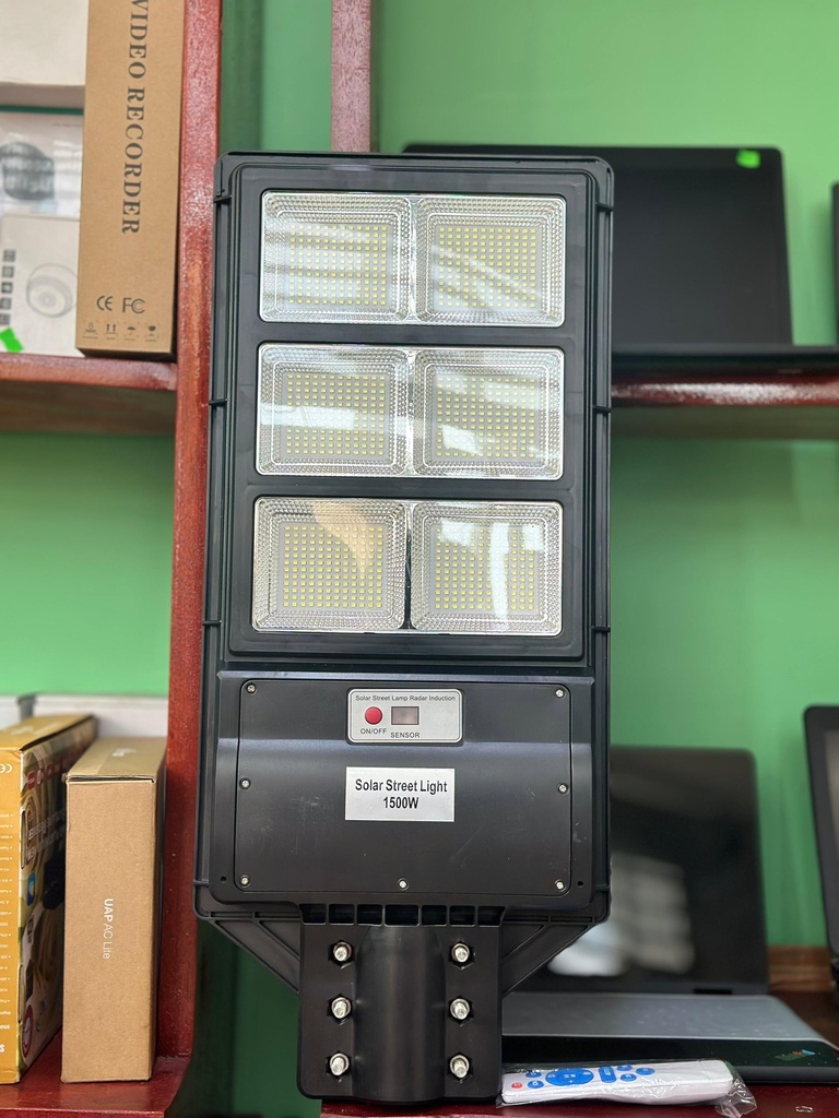 Lampe Solaire / Solar Street Light 1500W, bon prix Douala Cameroun